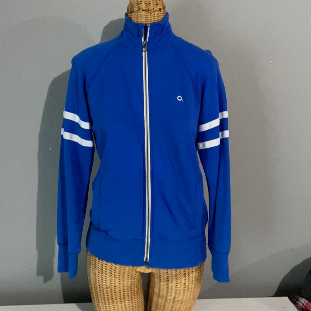 Gap zip-up